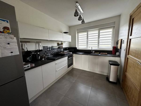 EXCLUSIVITÉ, Maison entièrement rénovée vue sur les champs, 3 chs, jardin