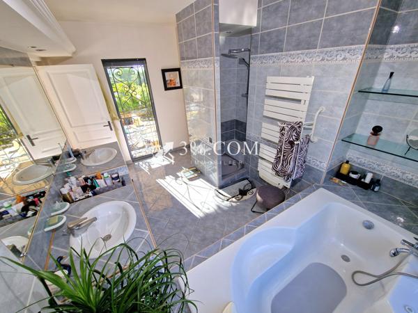 Maison 5 pièce(s) 4 chambre(s) 196 m²