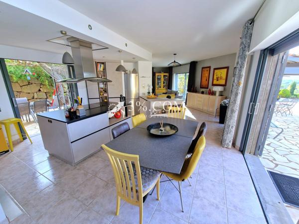 Maison 5 pièce(s) 4 chambre(s) 196 m²