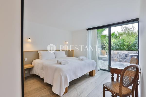 VILLAS KOSKENIA – Un domaine d’exception en location saisonnière au coeur du village avec piscine et plage à pied – 14 personnes, GUETHARY