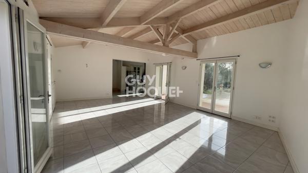 Maison à vendre à La Flotte dans un quartier calme et proche centre.