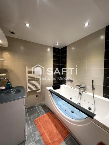 Gande pavillon de 185 m2 de 2013 dans le centre de DANGE