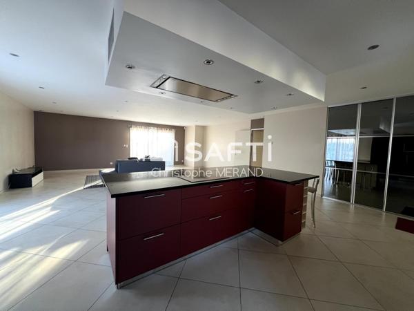 Gande pavillon de 185 m2 de 2013 dans le centre de DANGE