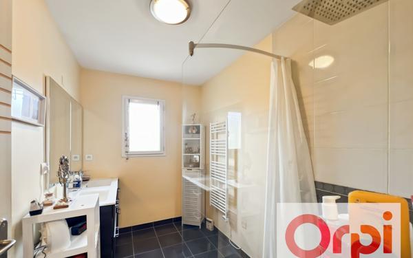 Maison à vendre    4 pièces •  Grenade