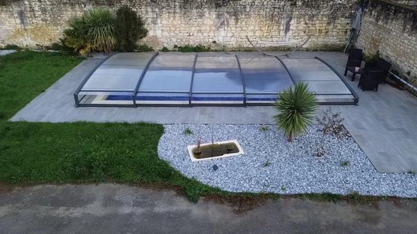 Maison centre ville avec piscine et dépendances