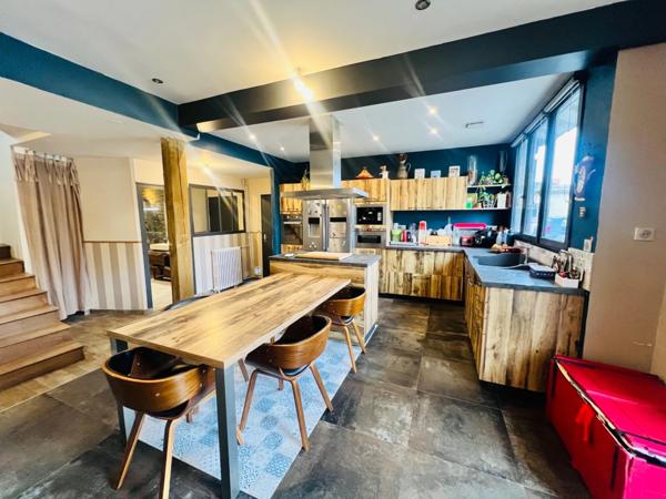 Maison centre ville avec piscine et dépendances