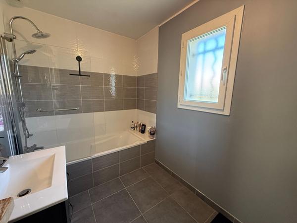 PAVILLON CLIMATISE DE PLAIN PIED 3 CHAMBRES JARDIN A LAVALETTE