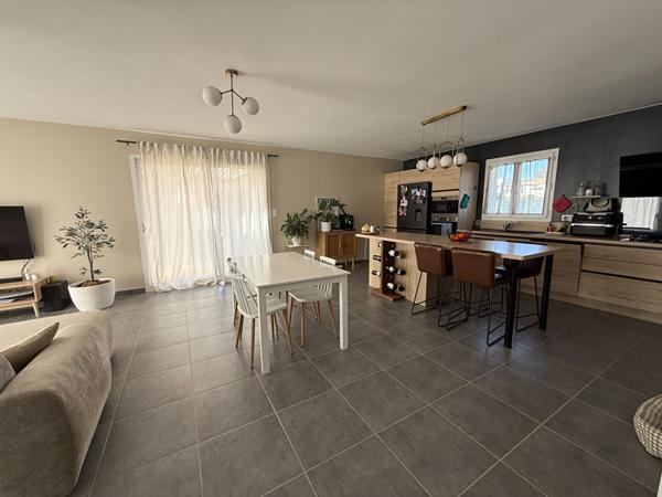 PAVILLON CLIMATISE DE PLAIN PIED 3 CHAMBRES JARDIN A LAVALETTE