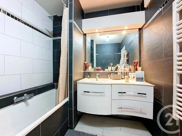 Appartement F3 à vendre  3 pièces - 60,81 m 2   COLOMBES  - 92