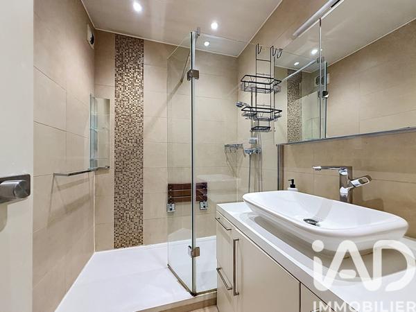 Appartement à vendre 4 pièces 76,8 m² Courbevoie