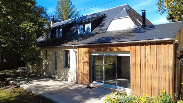 Grande maison à Montignac Lascaux avec parc et sa piscine couverte