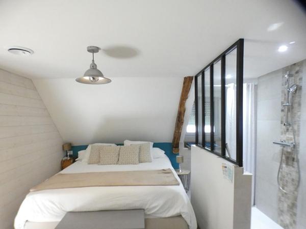 Grande maison à Montignac Lascaux avec parc et sa piscine couverte