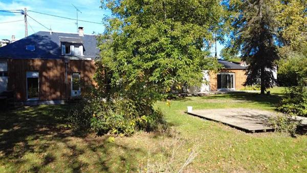Grande maison à Montignac Lascaux avec parc et sa piscine couverte