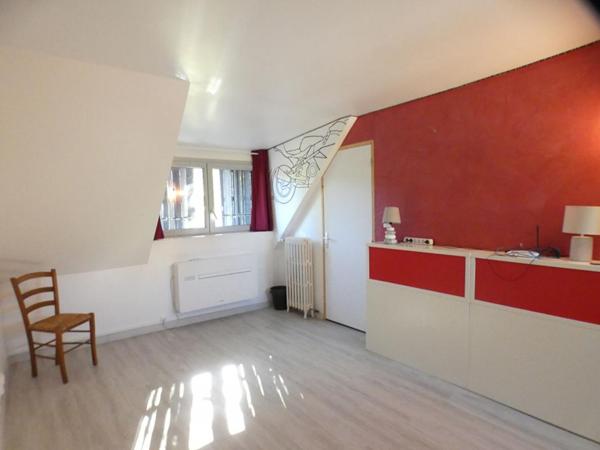 Grande maison à Montignac Lascaux avec parc et sa piscine couverte