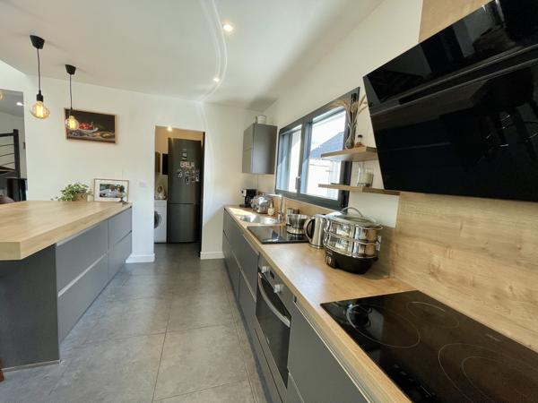 Exclusivité Agence – Guidel, Moderne & Lumineuse Contemporaine Avec Sa Véranda & Son Jardin Clos