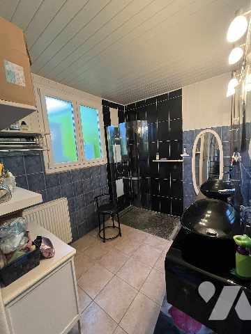 maison 4ch, séjour-cuis., dressing, véranda, jardin, 2 garages et hangars, terrasse