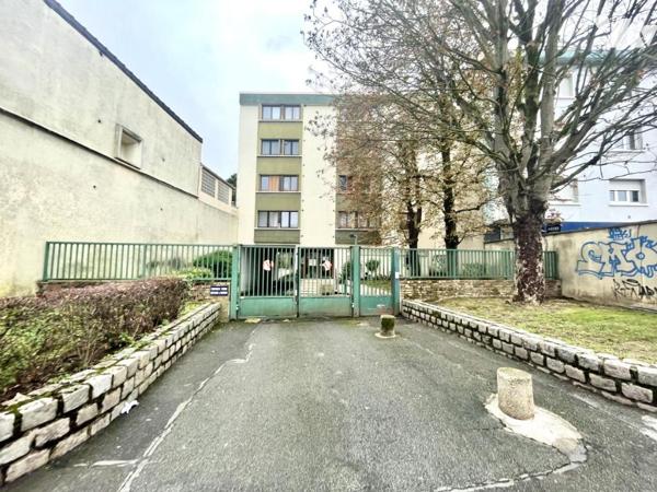 BOX DANS RESIDENCE SECURISEE