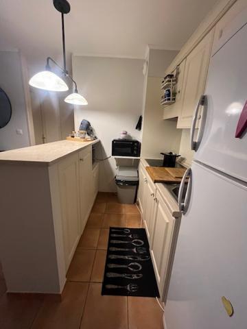 Saumane-de-Vaucluse (84800) SAUMANE DE VAUCLUSE dans résidence sécurisée, au calme joli appartement T2 avec terrasse.