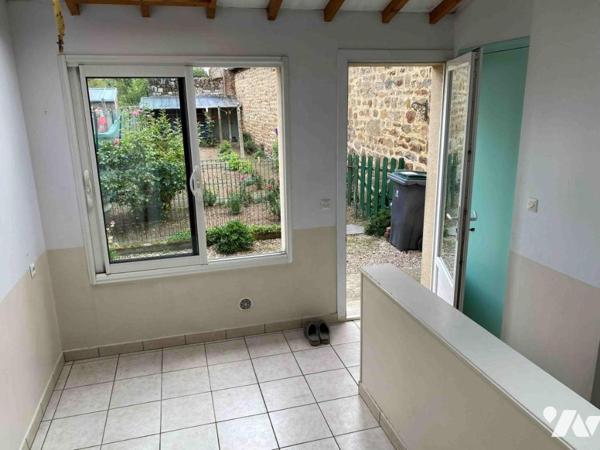 LA FERTE MACE: Proche centre ville maison en pierres 80 m² habitables terrain 115 m²