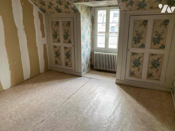 LA FERTE MACE: Proche centre ville maison en pierres 80 m² habitables terrain 115 m²