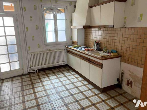 LA FERTE MACE: Proche centre ville maison en pierres 80 m² habitables terrain 115 m²