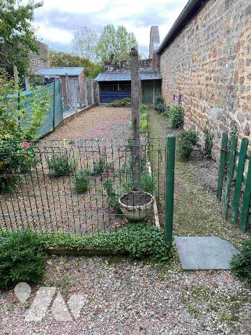 LA FERTE MACE: Proche centre ville maison en pierres 80 m² habitables terrain 115 m²