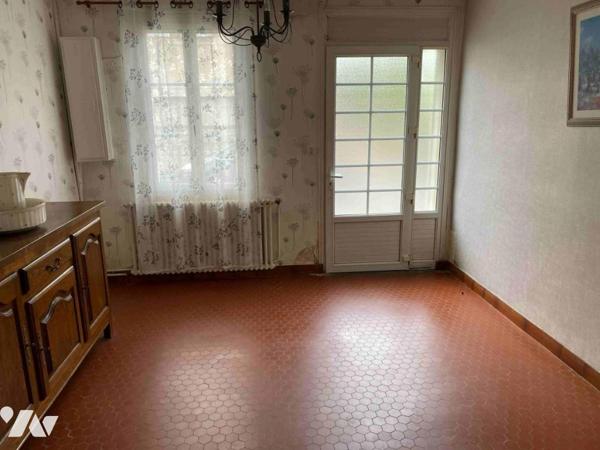 LA FERTE MACE: Proche centre ville maison en pierres 80 m² habitables terrain 115 m²