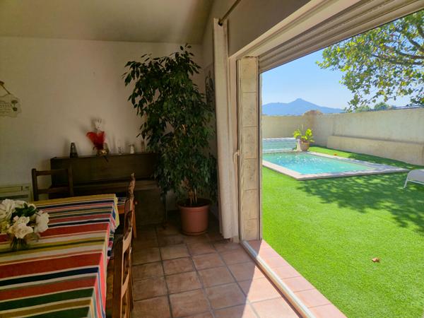 LA FARLÈDE - Propriété de charme de plain-pied avec studio indépendant, piscine et terrain de 10 300 m²