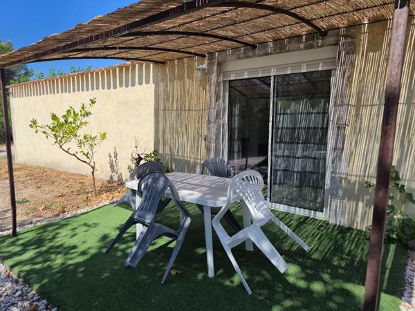 LA FARLÈDE - Propriété de charme de plain-pied avec studio indépendant, piscine et terrain de 10 300 m²