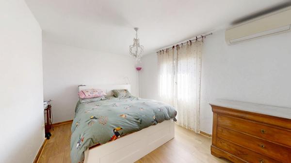 LA FARLÈDE - Propriété de charme de plain-pied avec studio indépendant, piscine et terrain de 10 300 m²