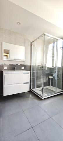 Ensemble de deux maisons à proximité de la gare de Fontainebleau-Avon. 399 000 €