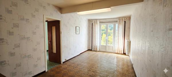 Ensemble de deux maisons à proximité de la gare de Fontainebleau-Avon. 399 000 €