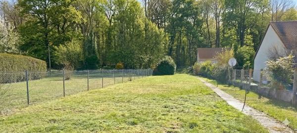 Ensemble de deux maisons à proximité de la gare de Fontainebleau-Avon. 399 000 €