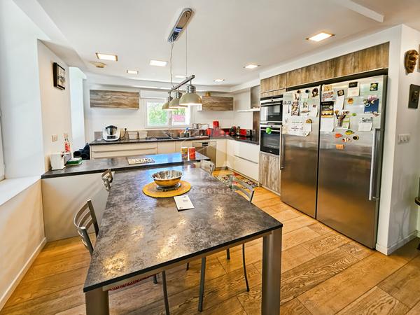 EXCLUSIVITE - SEPTÈMES-LES-VALLONS ? Haut de villa T5  d'environ 113m2