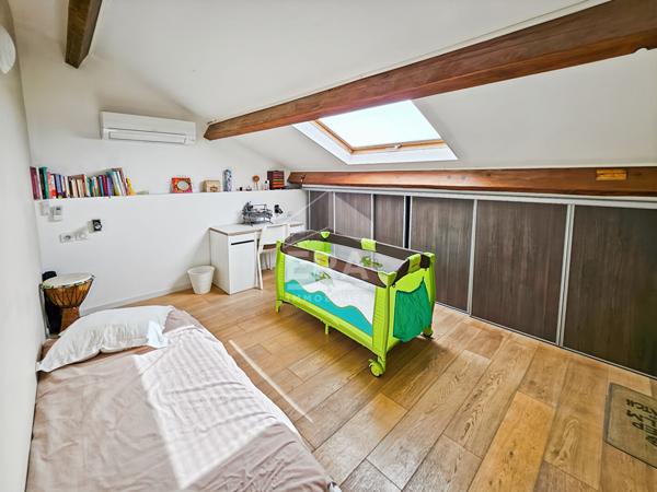 EXCLUSIVITE - SEPTÈMES-LES-VALLONS ? Haut de villa T5  d'environ 113m2