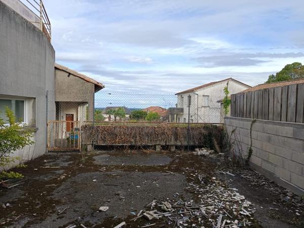 Immeuble à vendre |  Barbezieux-Saint-Hilaire |  680 m²