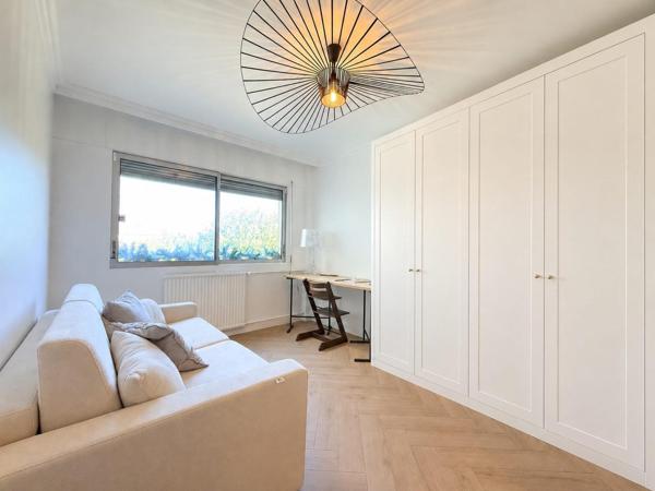 Appartement familial de 115m², rénové, 3 chambres, balcon / terrasse