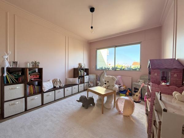 Appartement familial de 115m², rénové, 3 chambres, balcon / terrasse