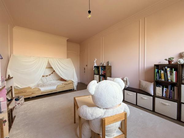 Appartement familial de 115m², rénové, 3 chambres, balcon / terrasse