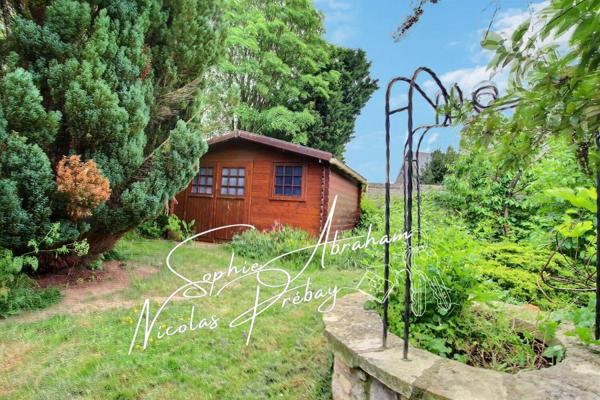 Maison en pierres avec jardin clos proche des commodités