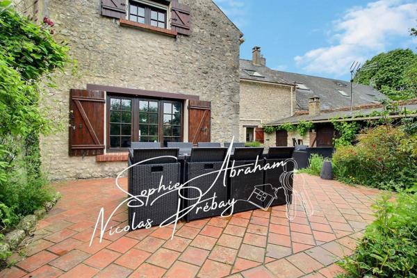 Maison en pierres avec jardin clos proche des commodités