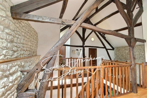 Maison en pierres avec jardin clos proche des commodités