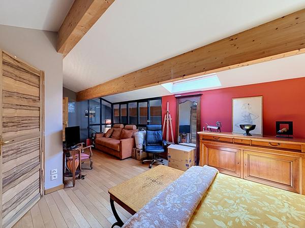 À vendre en Exclusivité ? Rare à Plascassier, appartement duplex en dernier étage avec terrasse de 46 m², vue dégagée et double stationnement