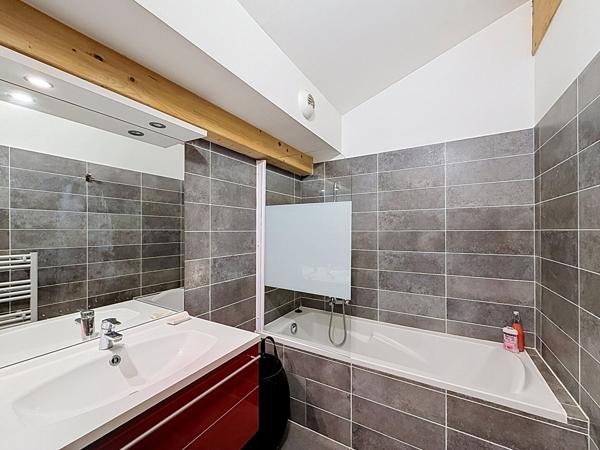 À vendre en Exclusivité ? Rare à Plascassier, appartement duplex en dernier étage avec terrasse de 46 m², vue dégagée et double stationnement