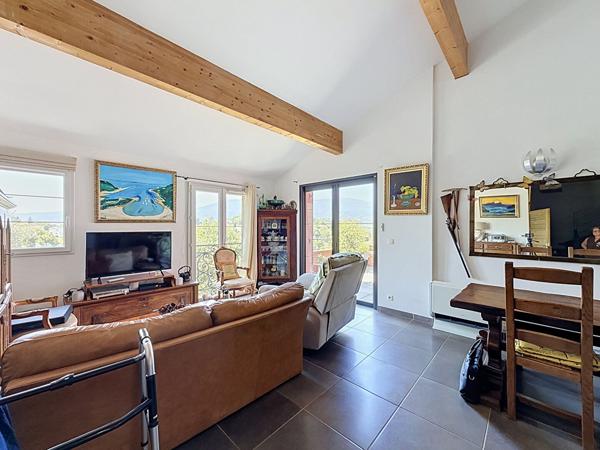 À vendre en Exclusivité ? Rare à Plascassier, appartement duplex en dernier étage avec terrasse de 46 m², vue dégagée et double stationnement