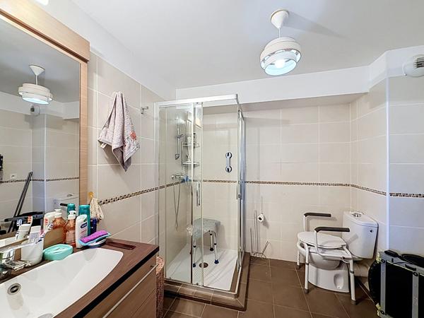 À vendre en Exclusivité ? Rare à Plascassier, appartement duplex en dernier étage avec terrasse de 46 m², vue dégagée et double stationnement