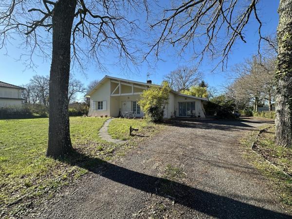 Maison 6 pièces sur parcelle de 2800m² avec garages et piscine