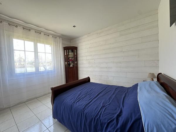 Maison 6 pièces sur parcelle de 2800m² avec garages et piscine