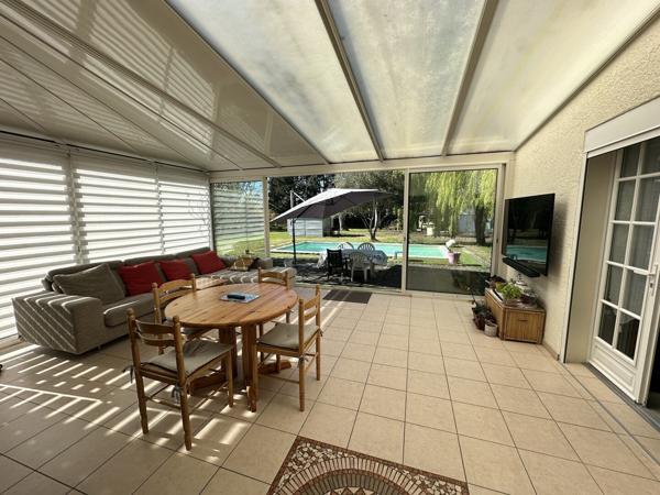 Maison 6 pièces sur parcelle de 2800m² avec garages et piscine