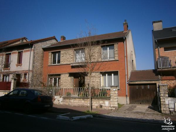 Issy les Moulineaux. Belle maison de ville de 200 m² avec jardin et garage